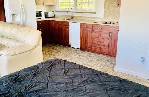 East Foothills Apartment | Views on a Hill.