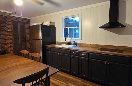 Fultonham Cabin | Views, Pines & Perfect Vibes