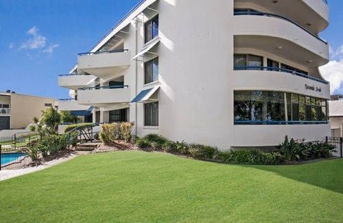 Bongaree Apartment | Views, Pool, Air-Conditioning