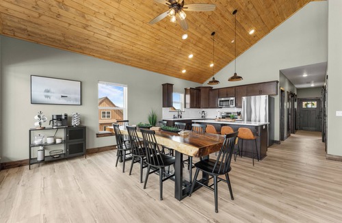 Kimberling City House | Views! Private Hot Tub, Fire Pit, Pools, Lazy River, 5 BR, 18 mins to SDC