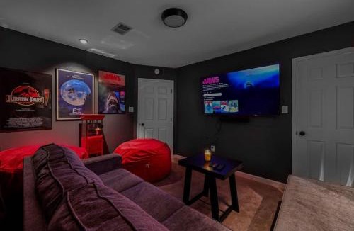 Toms Brook House | Views, Sauna, Theatre, Game Room, Gym, EV Charger