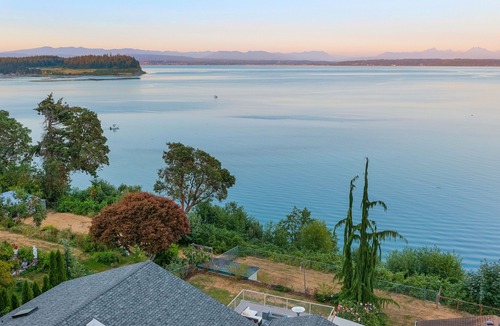 Camano Island House | Views Seclusion & Cozy Island Comfort