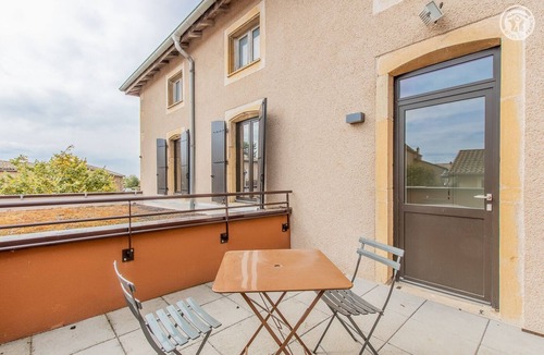 Chaintre House | Vignes en Fleurs - Chaintre