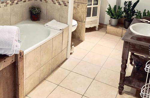 Pezenas Hotel | Vigniamont - Luxury B&B