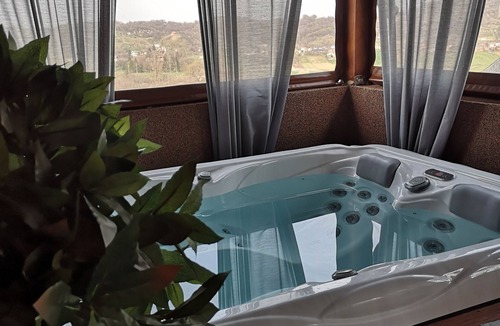 Kraljevec Sesvetski House | Viksa with Hot Tub