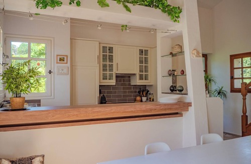 Saint-Michel-l'Observatoire Villa | Villa for 6 people, private pool, garden not overlooked