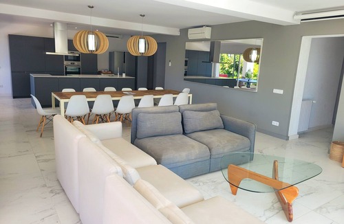 Lloret de Mar Villa | Vila Boutique, in front of the sea with climatized jacuzzi and covered pool
