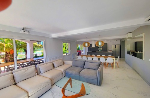 Lloret de Mar Villa | Vila Boutique, in front of the sea with climatized jacuzzi and covered pool