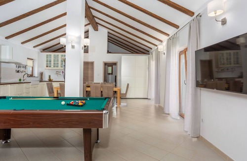 Sveti Vid Dobrinjski Villa | Vila Gostinjac 2 with pool Krk by Villas Guide