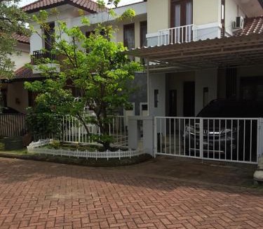Bogor Timur Villa | Vila Kuntum Bogor- 3BR Cozy House dekat Kuntum Farmfield