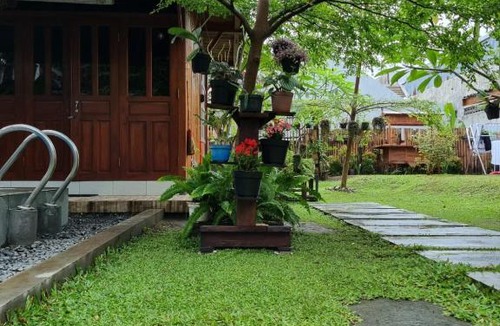 Pogung Lor Villa | Vila Raja Banana Leaf Mlati