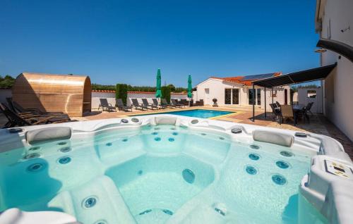 Valtura Villa | Vila Romani by Villas Guide