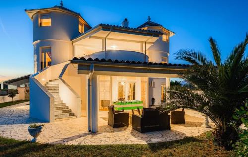 Valtura Villa | Vila Romani by Villas Guide