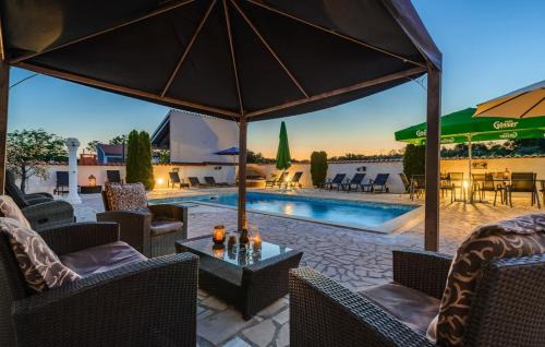 Valtura Villa | Vila Romani by Villas Guide