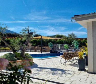 Nerezine Villa | Vila s jacuzzijem i bazenom Mavrinac