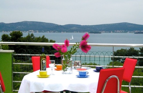 Sveti Filip i Jakov Apartment | Vila Smirna 4 * with pool - 10 different ap. view, 120 m to the beach