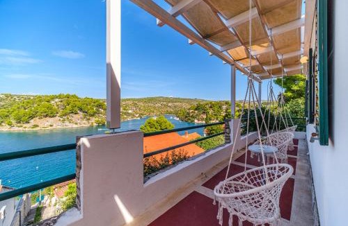 Cove Makarac (Milna) Apartment | Vila Tudor