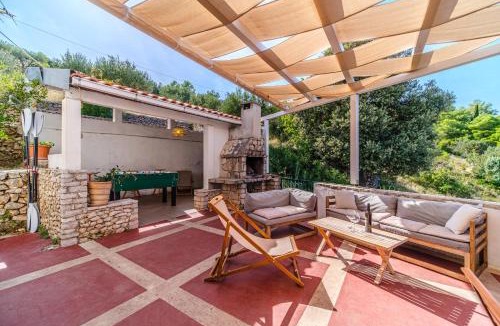 Cove Makarac (Milna) Apartment | Vila Tudor