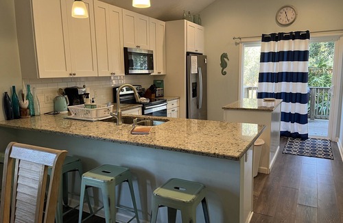 Vilano Beach House | Vilano Beach-Healing Sol-4 Kayaks-Fire Pit-Tandem Bicycle-Steps to Intracoastal!