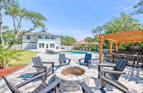 Vilano Beach House | Vilano Rose Sleeps 24 Heated Pool, Beach, EPIC Game Room, Golf, Pets, Hot Tub, Fire Pit, Hammock