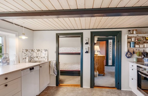 Trans House | "Vili" - 100m from the sea by Interhome