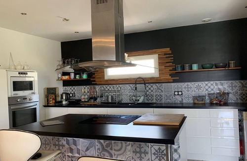 Saint-Saturnin-les-Avignon Villa | Villa Provençale
