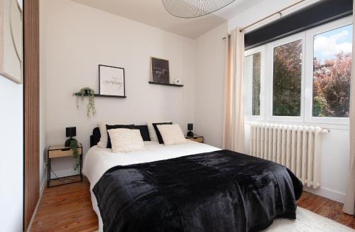 Castres Villa | Villa à Castres, Maison 10 personnes avec piscine privée, jardin et 5 chambres
