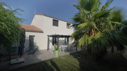 Peyriac-de-Mer Villa | Villa Élégance