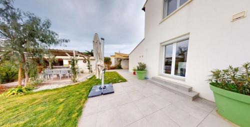 Vic-la-Gardiole Villa | Villa Émeraude