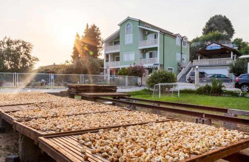 Peracko Blato Villa | Villa Šolo – Peaceful Nature Park Getaway
