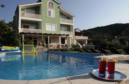 Peracko Blato Villa | Villa Šolo – Peaceful Nature Park Getaway