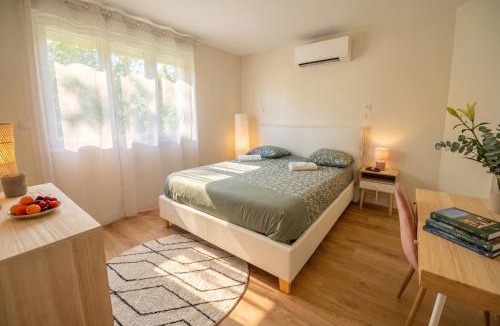 Claye-Souilly Villa | Villa 10-14 guests - 180m2 - private forest - CDG 7min - Disney 20min