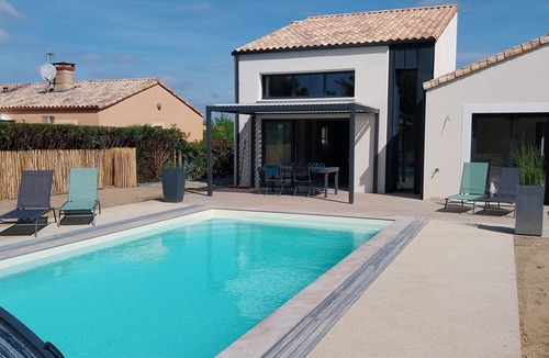Saint-Vincent-sur-Jard Villa | Villa 10/12 p. SWIMMING POOL, SPA & SAUNA 2 kms from beach, marshes, forests