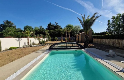 Saint-Vincent-sur-Jard Villa | Villa 10/12 p. SWIMMING POOL, SPA & SAUNA 2 kms from beach, marshes, forests