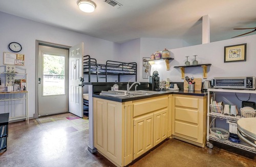 Glen Rose Cottage | Villa 101 · Peaceful River Views · Steps to Water