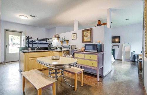 Glen Rose Cottage | Villa 101 · Peaceful River Views · Steps to Water