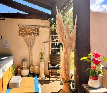 Trebes Villa | Villa 110m2, 7 pers, Jacuzzi , 3 chambres, terrain clos et arboré 2500m2
