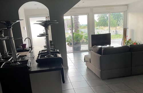 La Lande-de-Fronsac Villa | Villa 120 m2 Avec Piscine