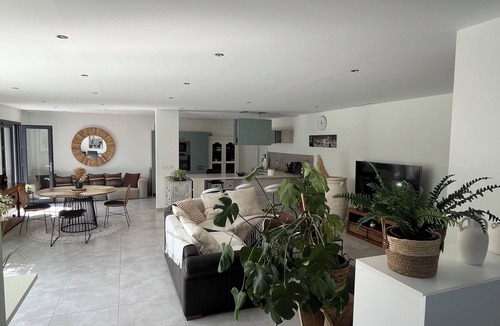Camaret-sur-Aigues House | VILLA 130 m², swimming pool, garage in Provence