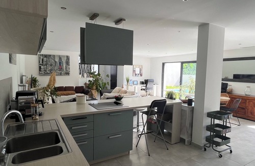 Camaret-sur-Aigues House | VILLA 130 m², swimming pool, garage in Provence