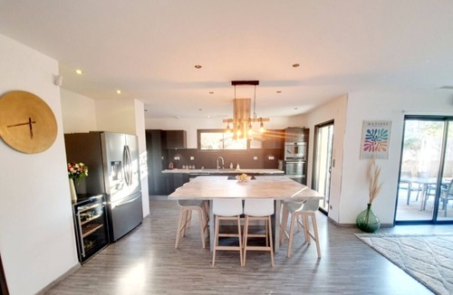 Saint-Jean-de-Vedas Villa | Villa 140m2 15 minutes from beaches and downtown Montpellier