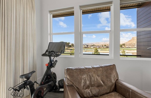 Bloomington Condo | Villa #20 at Bloomington Country Club: Pool, Golf, Restaurant