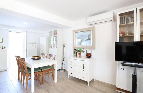 Almarda Villa | Villa 200m from beach with shared garden and pool