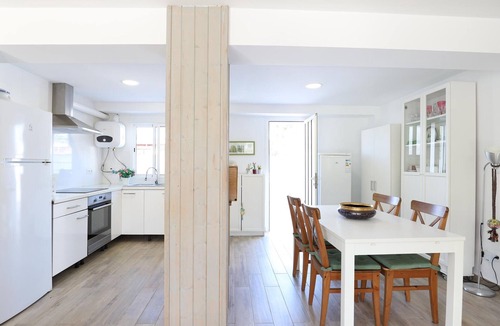 Almarda Villa | Villa 200m from beach with shared garden and pool