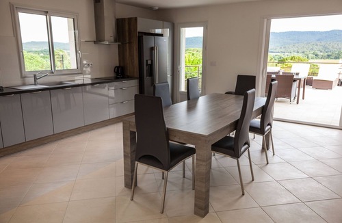 Montfort-sur-Argens Villa | Villa 3*heated infinity pool 3 comfort suites, panoramic view