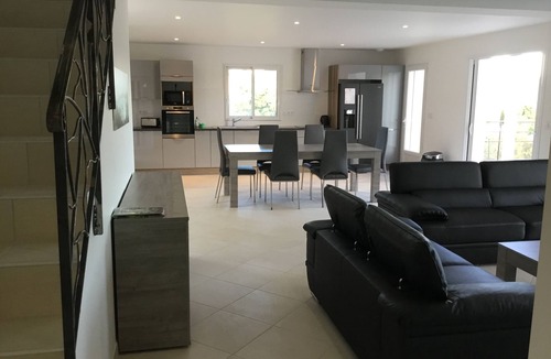 Montfort-sur-Argens Villa | Villa 3*heated infinity pool 3 comfort suites, panoramic view