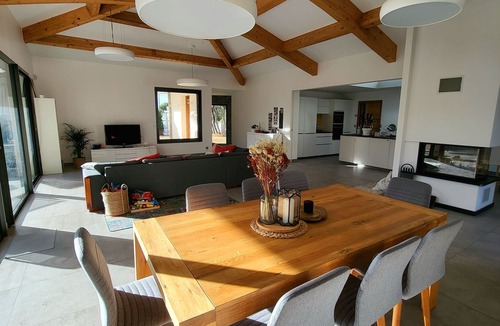 Montferrier-sur-Lez Villa | Villa 300 M2, Dans la Pinède, Avec Salle de Jeux et Piscine et à 30mn des Plages