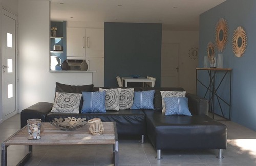 Sete Villa | Villa 300m beach- Pool-air conditioning -8 bike-wifi-garden -Rooftop with view