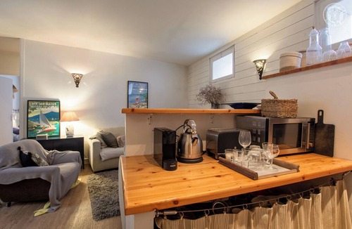 Aix-les-Bains House | VILLA 379 - MOUXY - Gîte