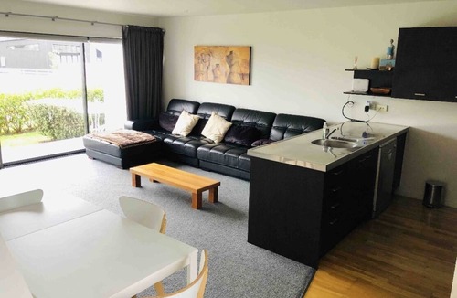 Whitianga Apartment | Villa 4 Aqua Soleil by the beach